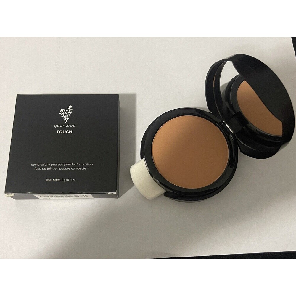 New in box younique pressed powder in charmeuse